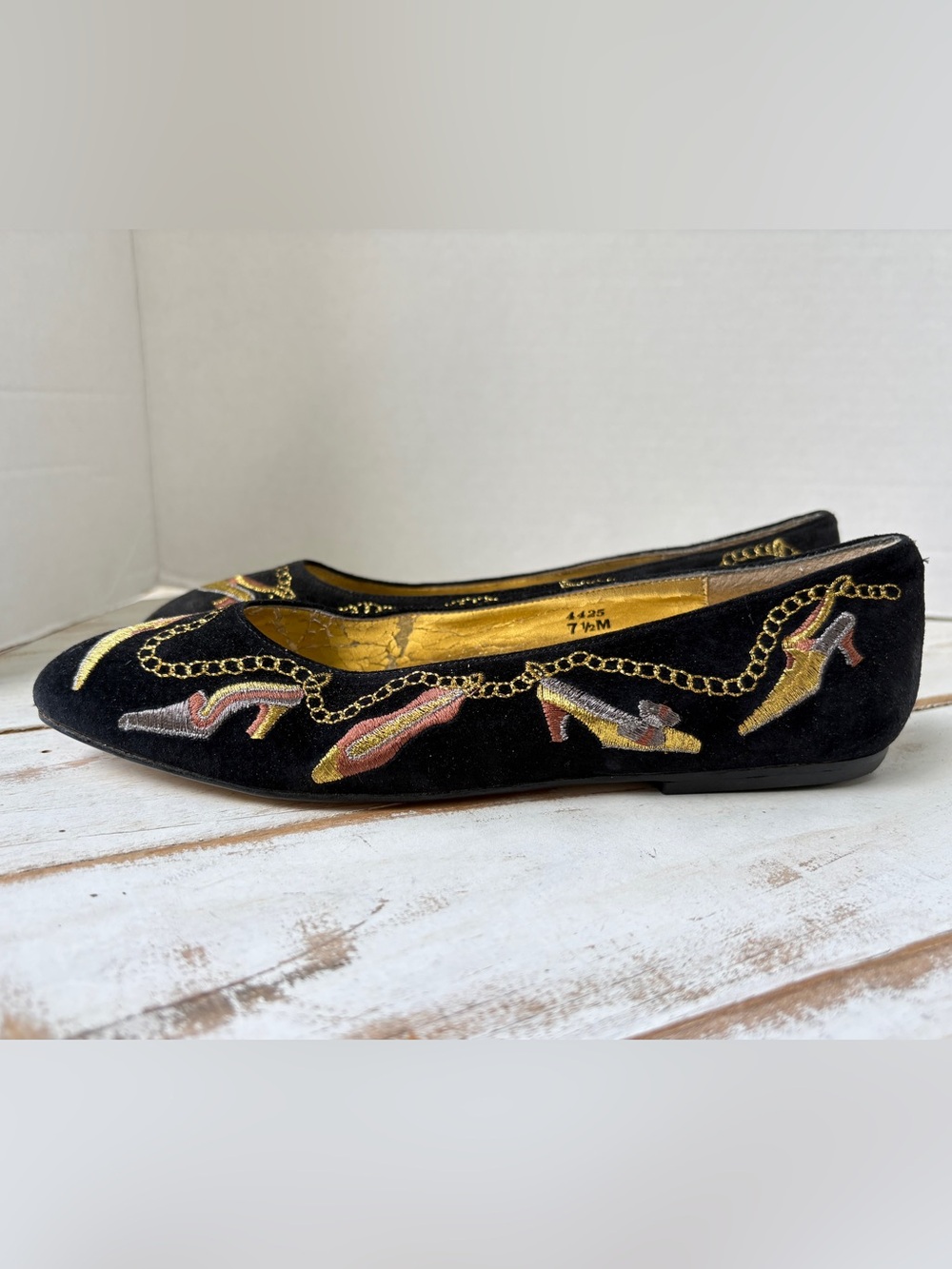 J. Renée black velvet embroidered novelty flats with heels gold chain sz 7.5 M